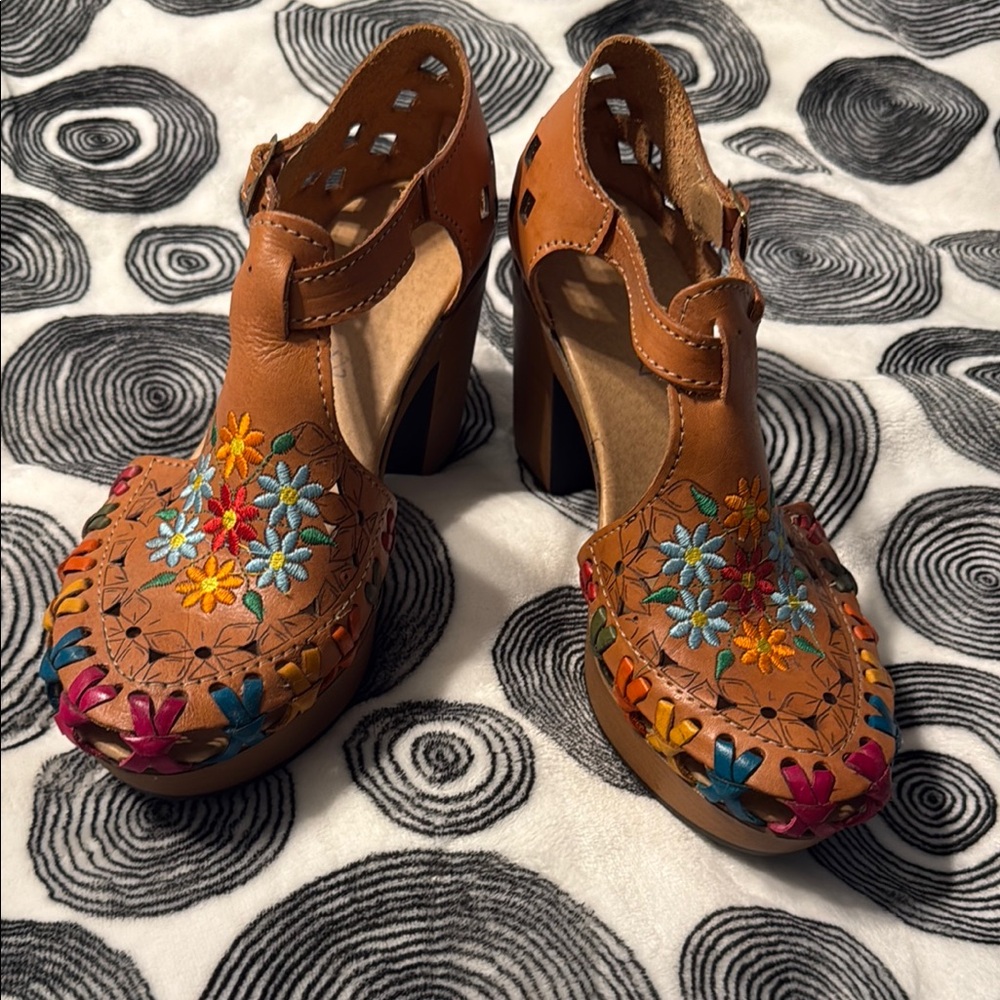 Brown Floral Heels with Artistic Design